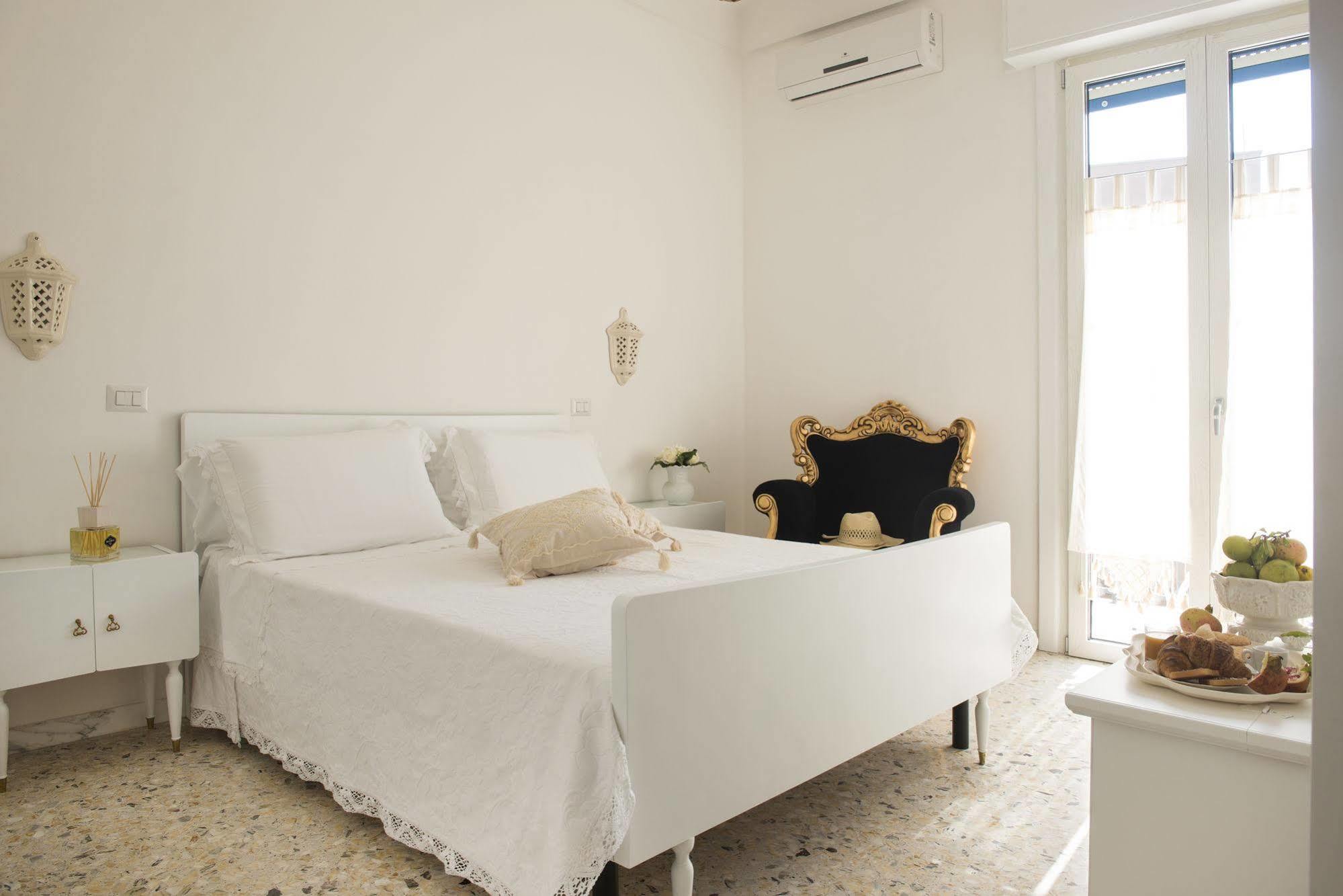 تْشيستيرنِنو Dimora Cappuccini Guest House المظهر الخارجي الصورة