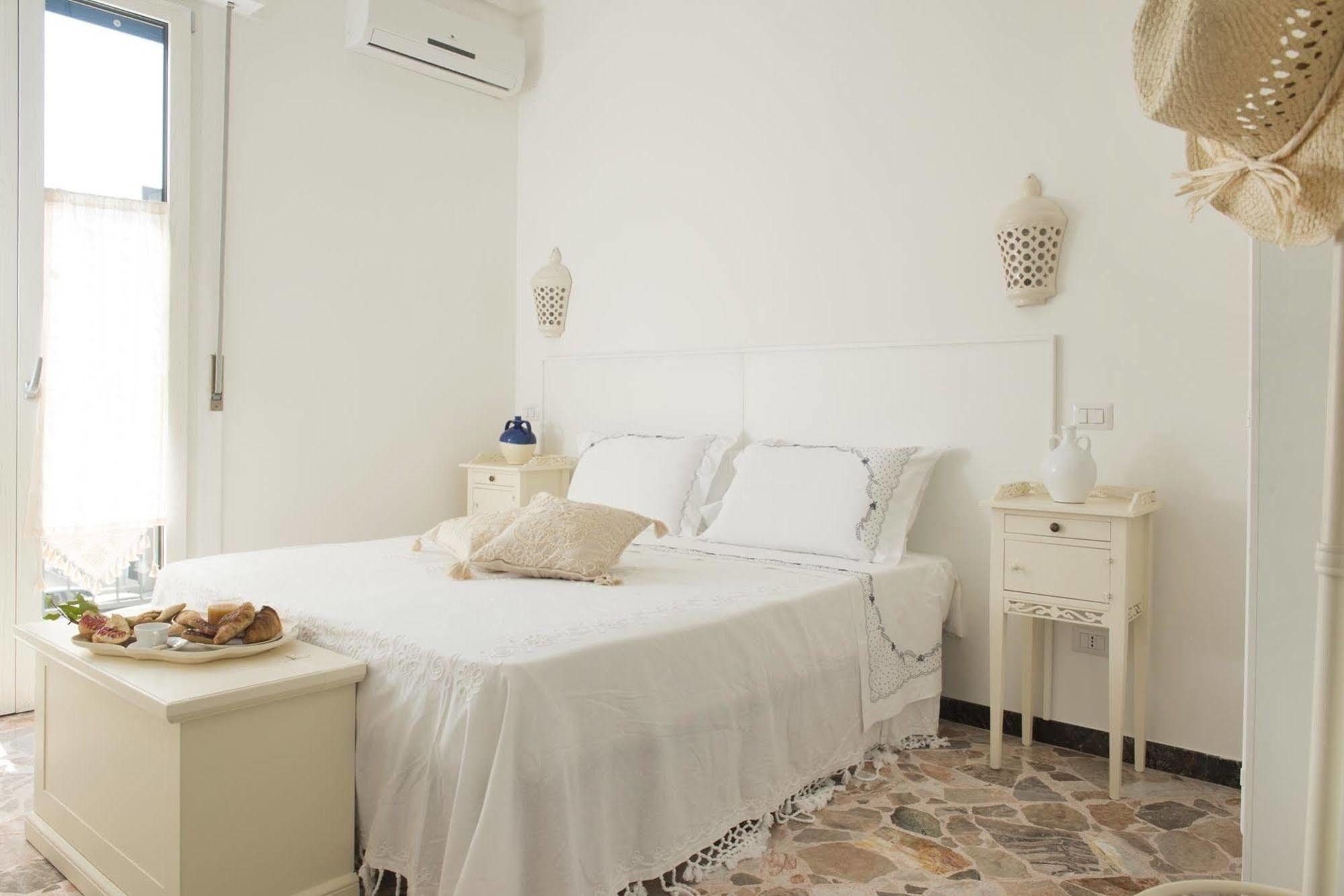 تْشيستيرنِنو Dimora Cappuccini Guest House المظهر الخارجي الصورة