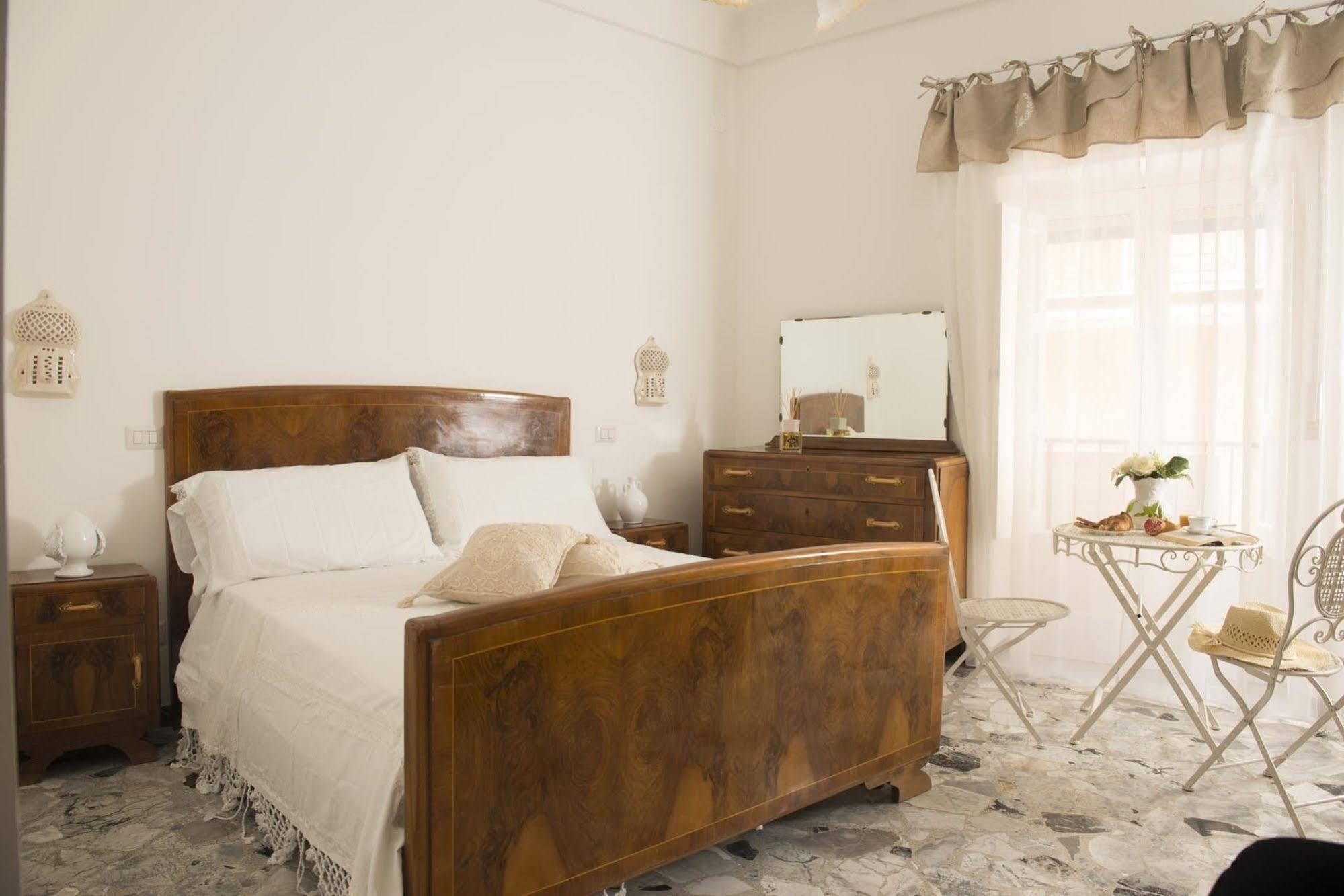 تْشيستيرنِنو Dimora Cappuccini Guest House المظهر الخارجي الصورة