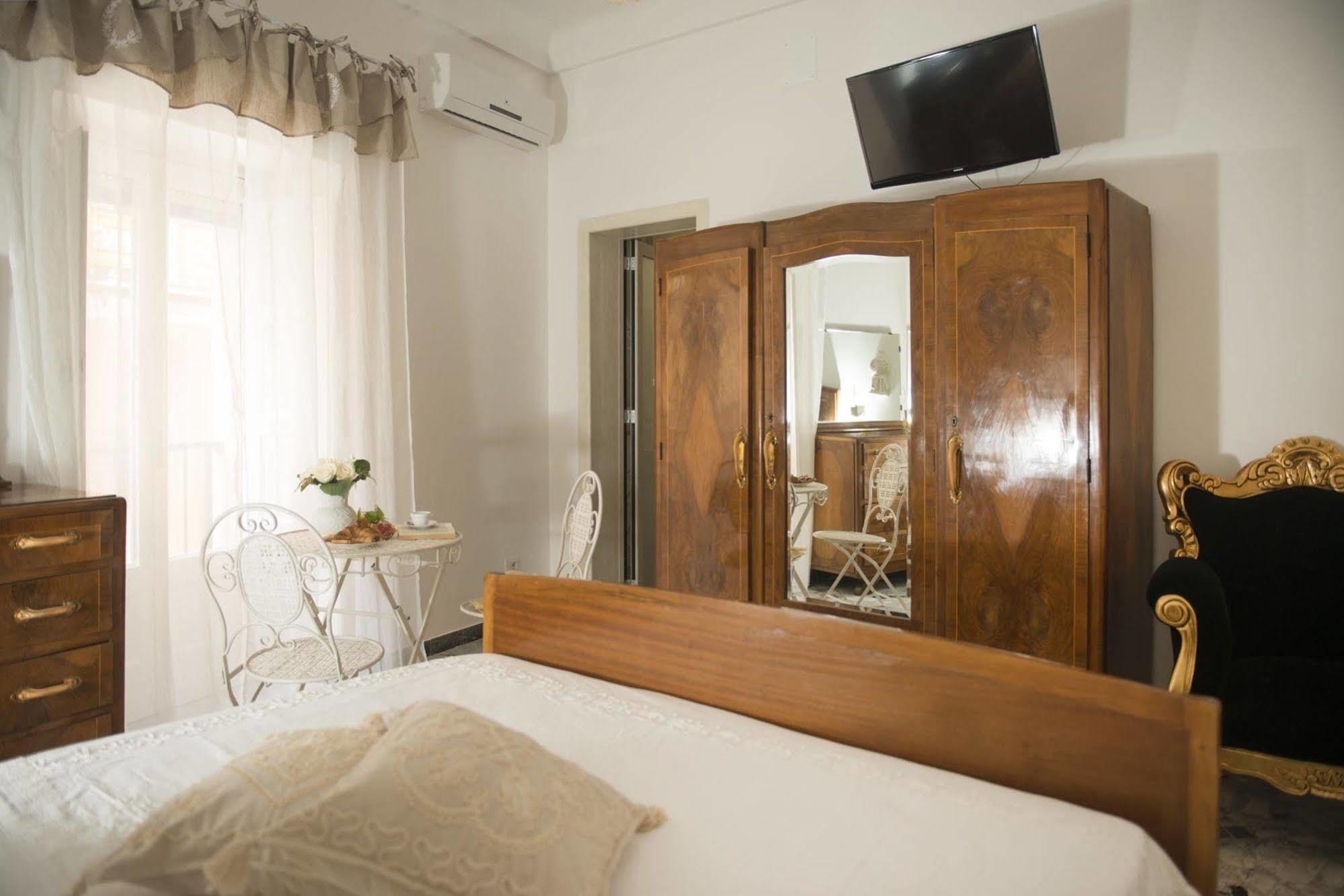 تْشيستيرنِنو Dimora Cappuccini Guest House المظهر الخارجي الصورة
